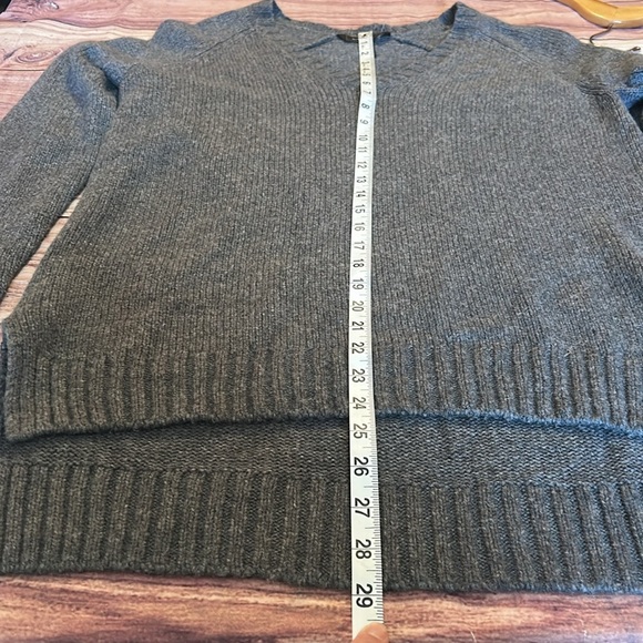 BcbgMaxazria grey V-neck sweater. Size medium. - Picture 8 of 9